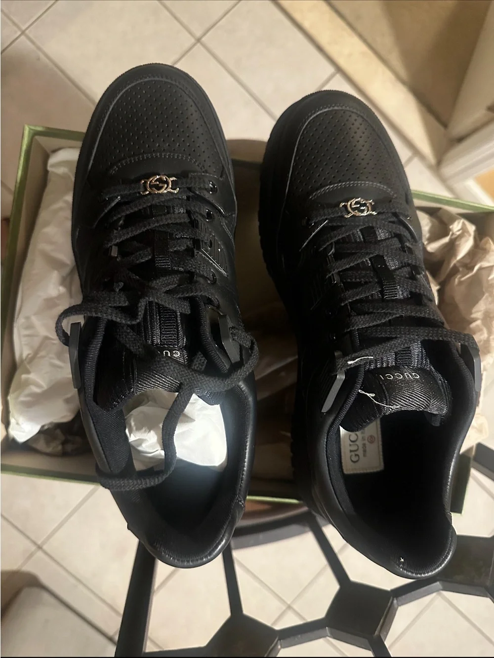 Gucci Men’s Black Leather Low-Top Sneakers